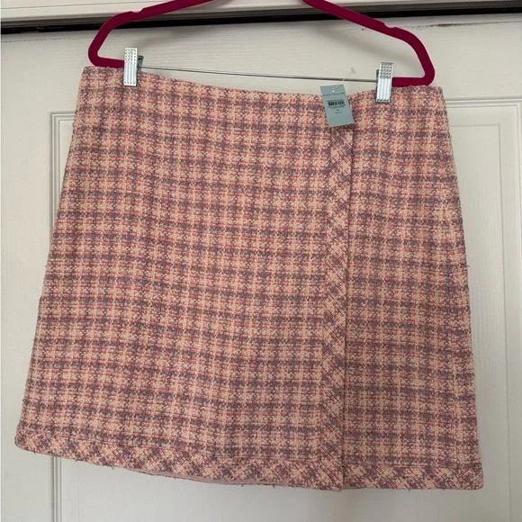 Ann Taylor Cropped Pink Tweed Jacket and Skirt Set - Picture 6 of 10